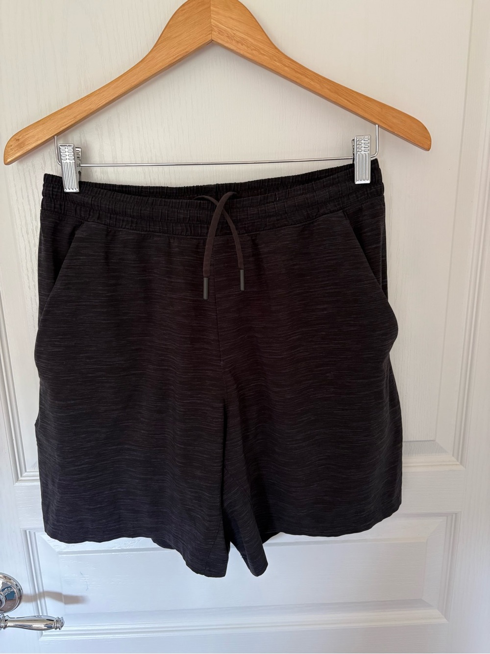Lululemon Men’s Heathered Black 7 inch pacemaker shorts